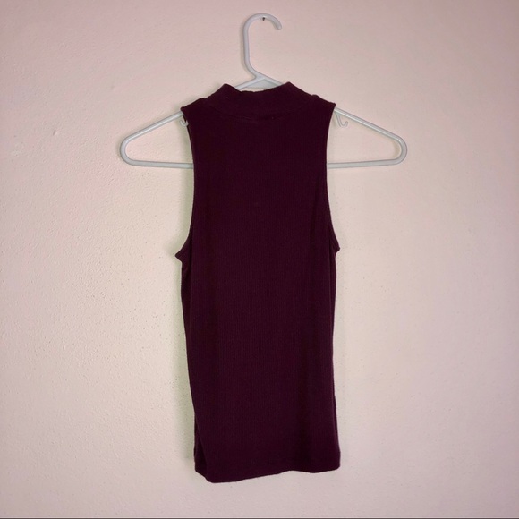 Maroon Sleeveless Turtle Neck SMALL - Picture 4 of 5